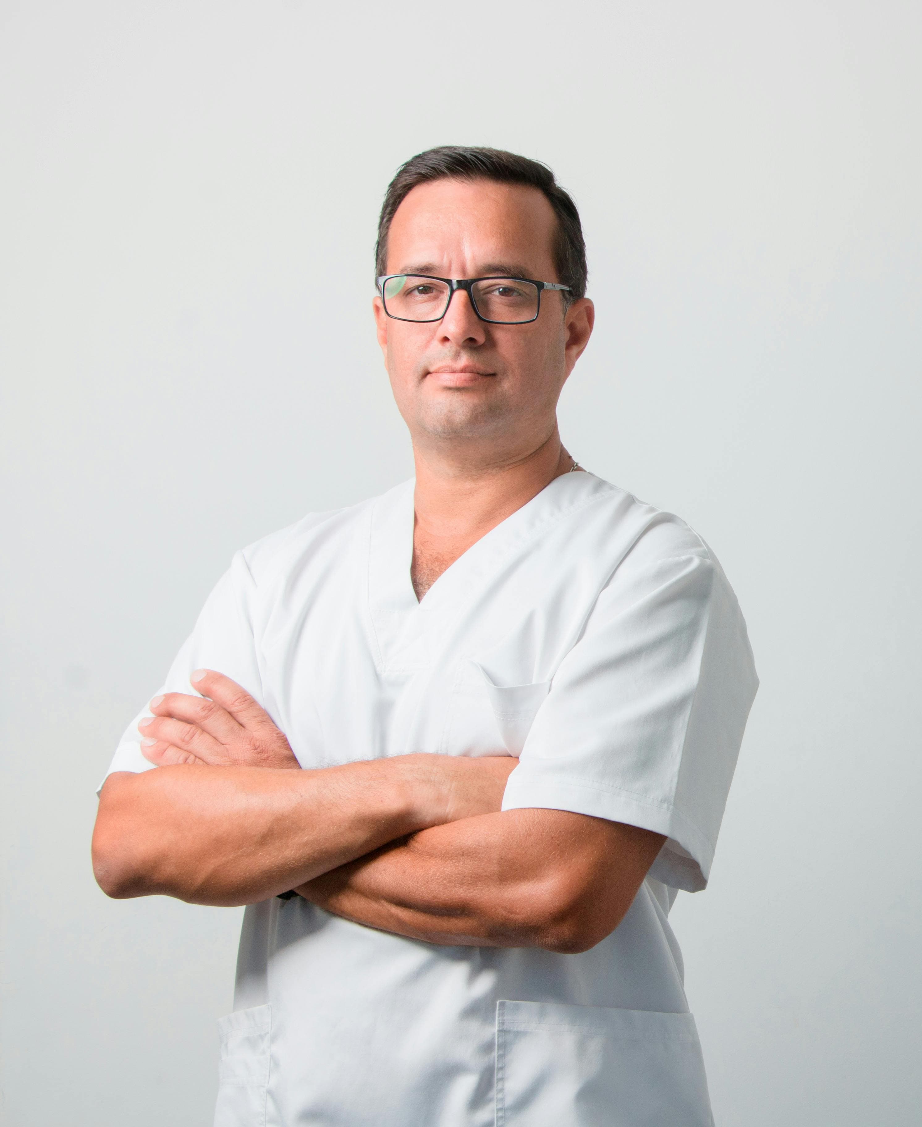 Dr. Ricardo Pérez